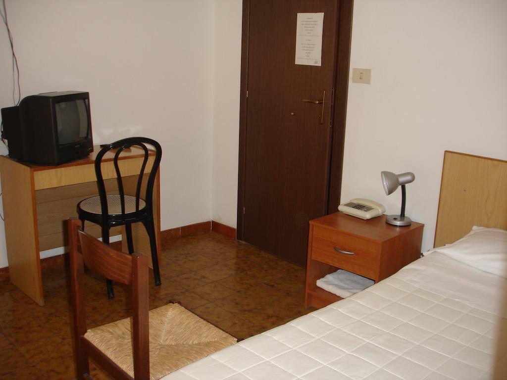 Hotel La Rusticana Giardini Naxos Room photo