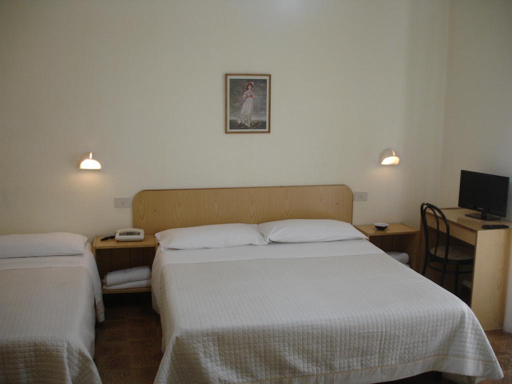 Hotel La Rusticana Giardini Naxos Room photo